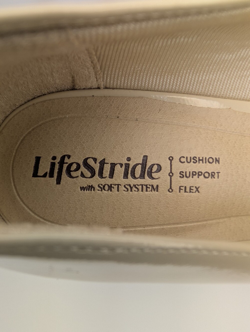 Life Stride Soft System Madelyn Almond Milk Pointy Toe Kitten Heel Pumps 9 Wide - Picture 11 of 14